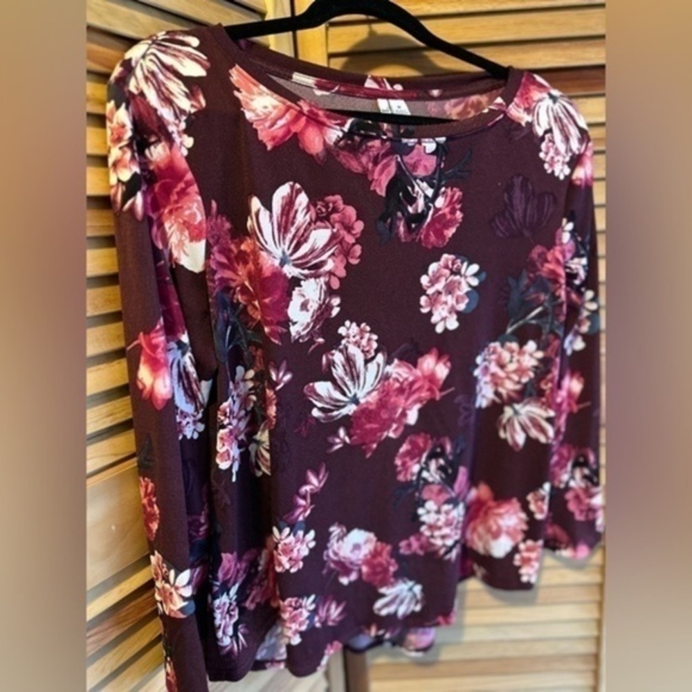 ELLE, maroon floral, size medium, 3/4 sleeve, blouse, poly/spandex blend